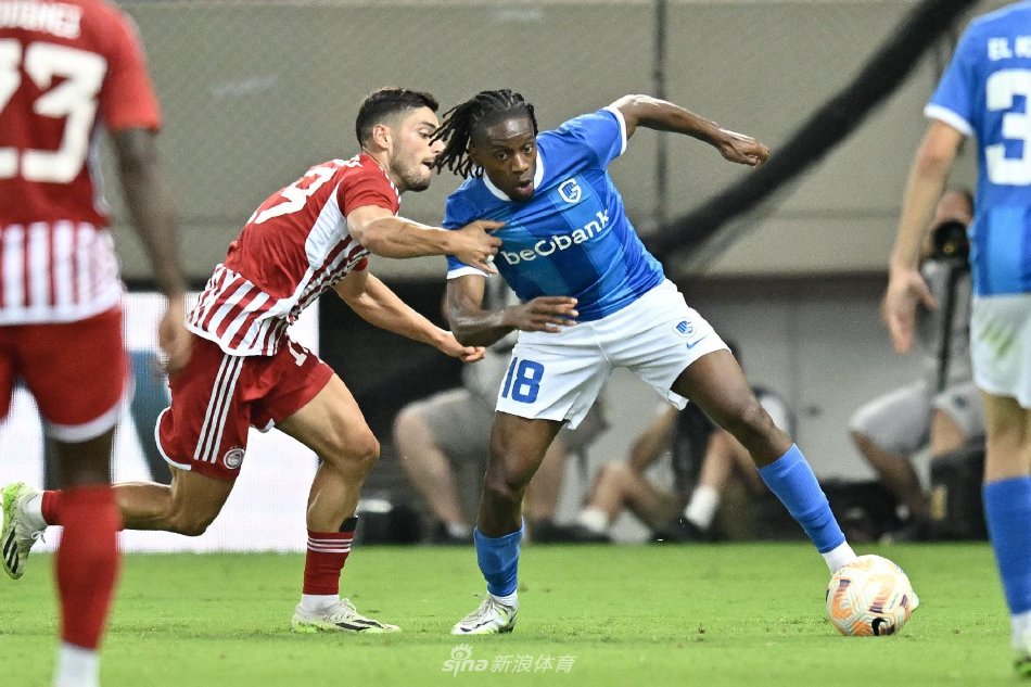 她负责在比 她负责在比