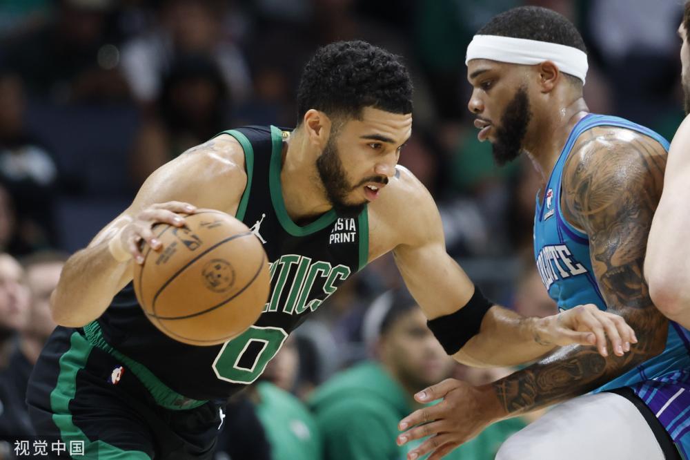 他凭借一记 他凭借一记